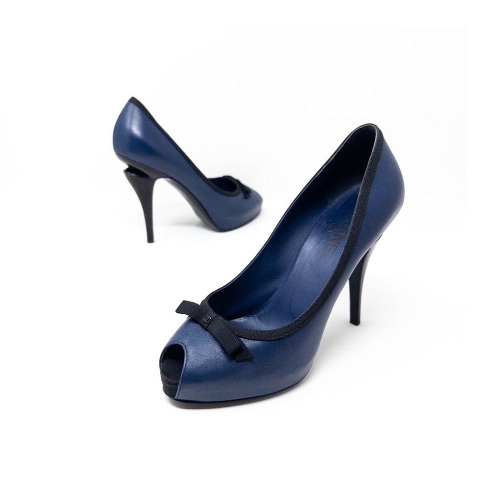 Chanel Peep Toe Pumps Heels (Sz 38.5) Leather Grosgrain Bow CC Navy Black 2000s
